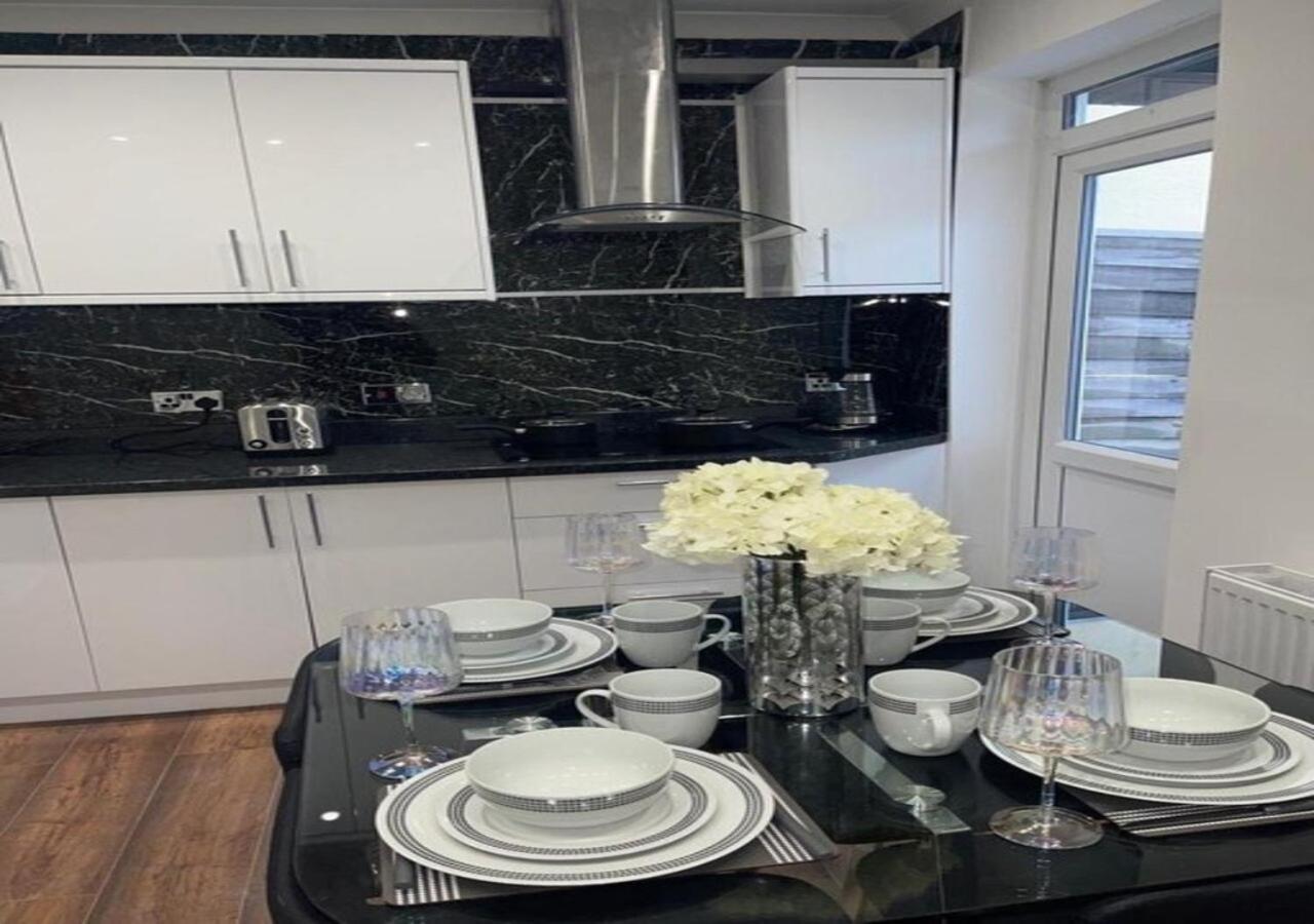 Swanscombe Luxury New Home מראה חיצוני תמונה